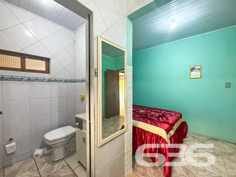 CASA À VENDA NO CENTRO DE BALNEÁRIO BARRA DO SUL |