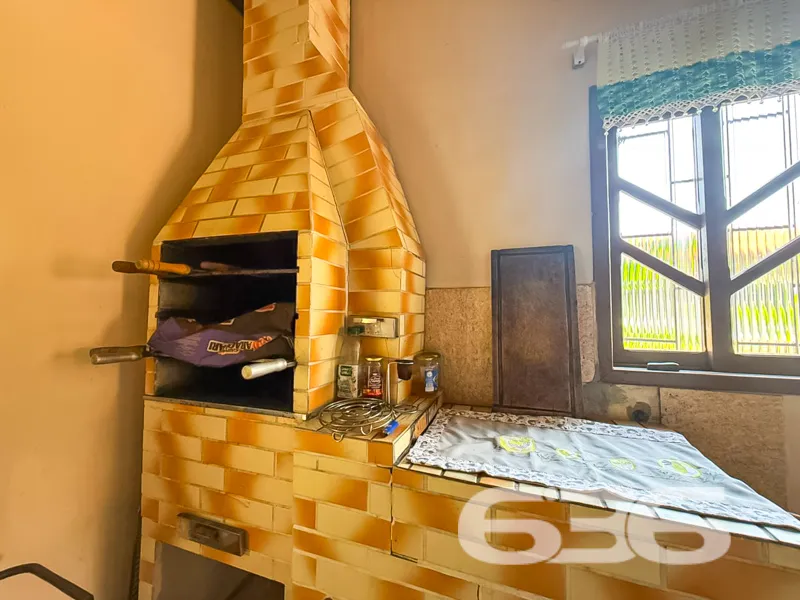 CASA À VENDA NO CENTRO DE BALNEÁRIO BARRA DO SUL |