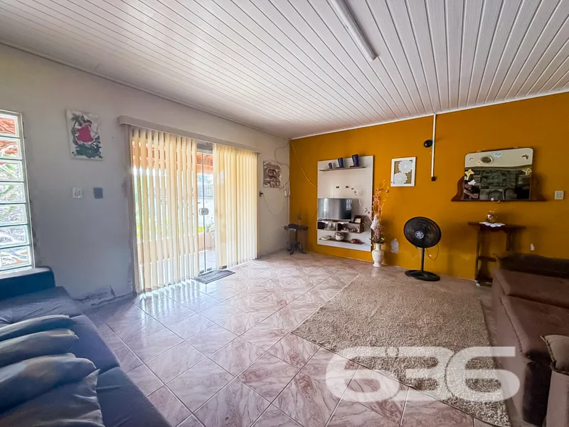 CASA À VENDA NO CENTRO DE BALNEÁRIO BARRA DO SUL |