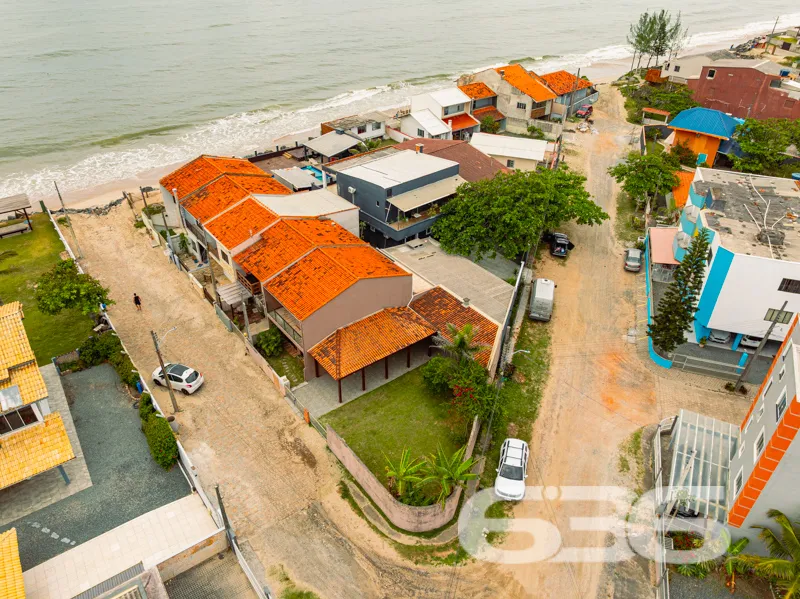 Sobrado à venda no Centro de Balneário Barra do Su