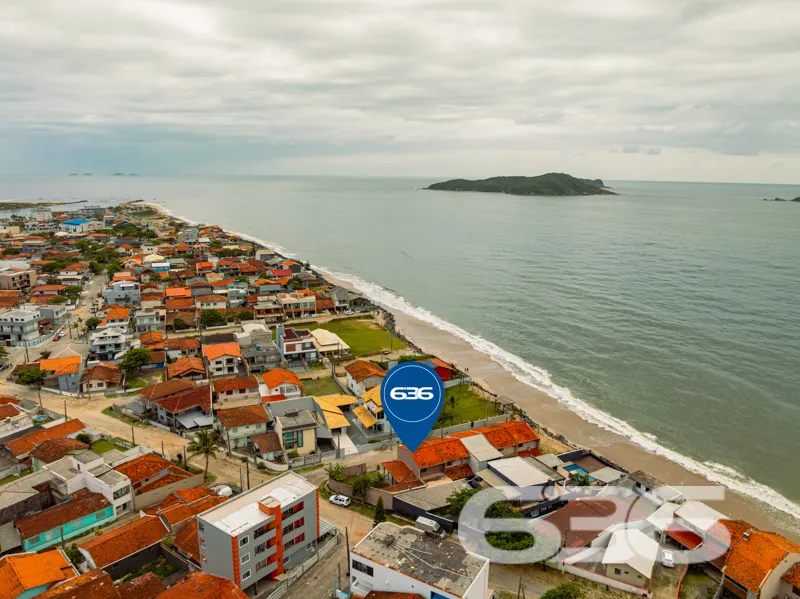 Sobrado à venda no Centro de Balneário Barra do Su