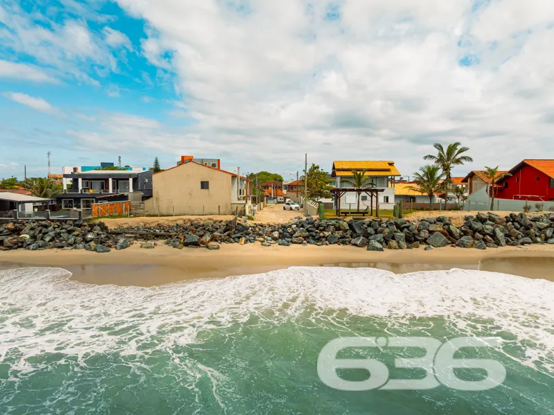 Sobrado à venda no Centro de Balneário Barra do Su
