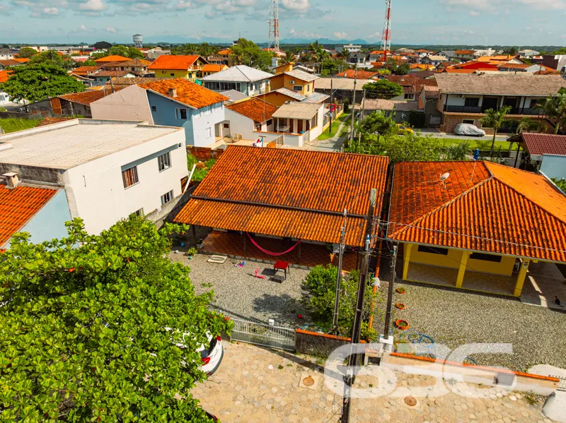 Casa à venda no Centro de Balneário Barra do Sul c