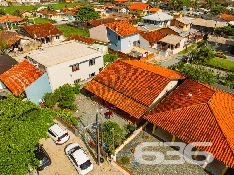 Casa à venda no Centro de Balneário Barra do Sul c