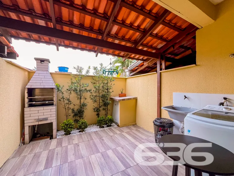 Residência tipo sobrado à venda no Espinheiros, Jo