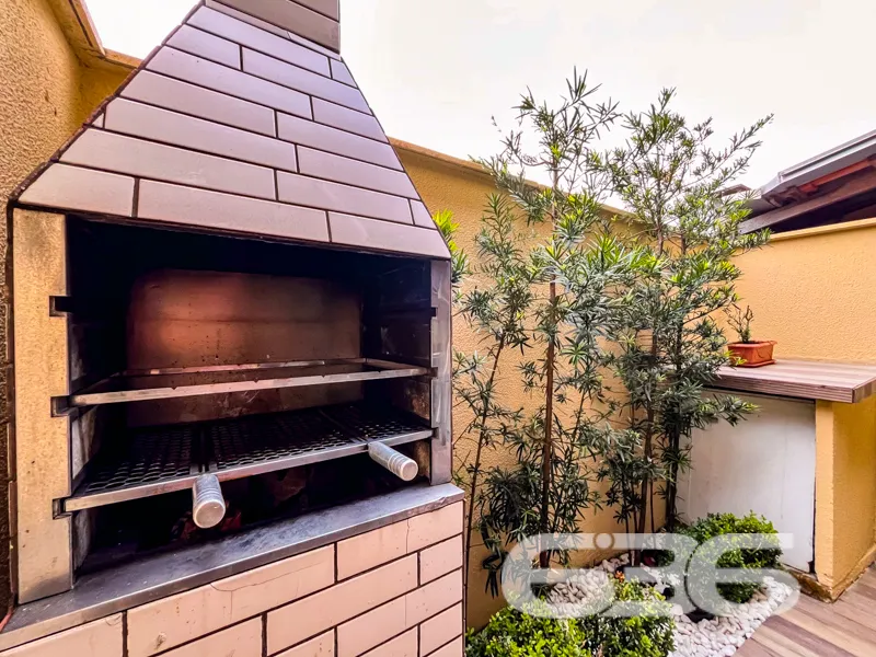 Residência tipo sobrado à venda no Espinheiros, Jo