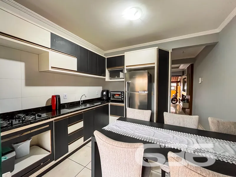 Residência tipo sobrado à venda no Espinheiros, Jo