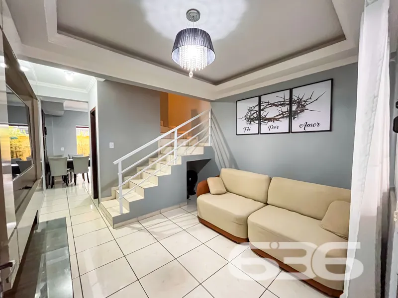 Residência tipo sobrado à venda no Espinheiros, Jo