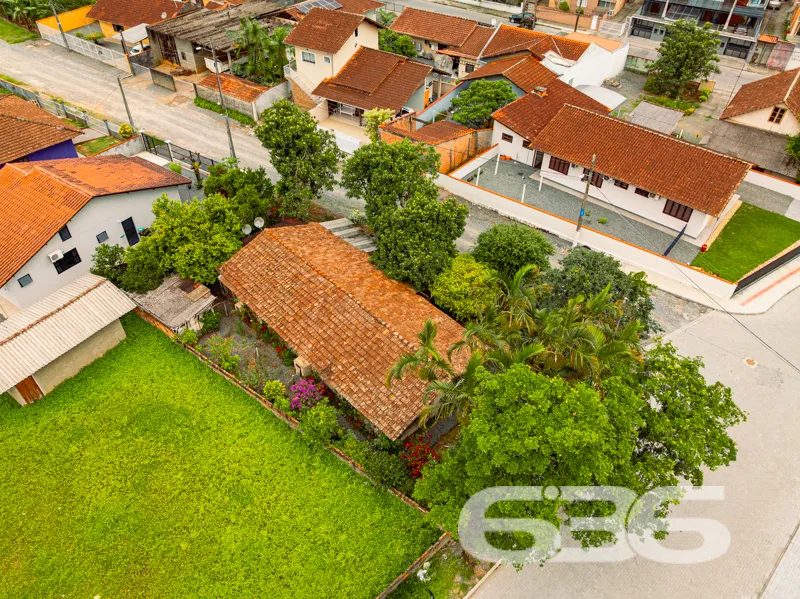 Terreno à venda no bairro São Marcos, Joinville, e