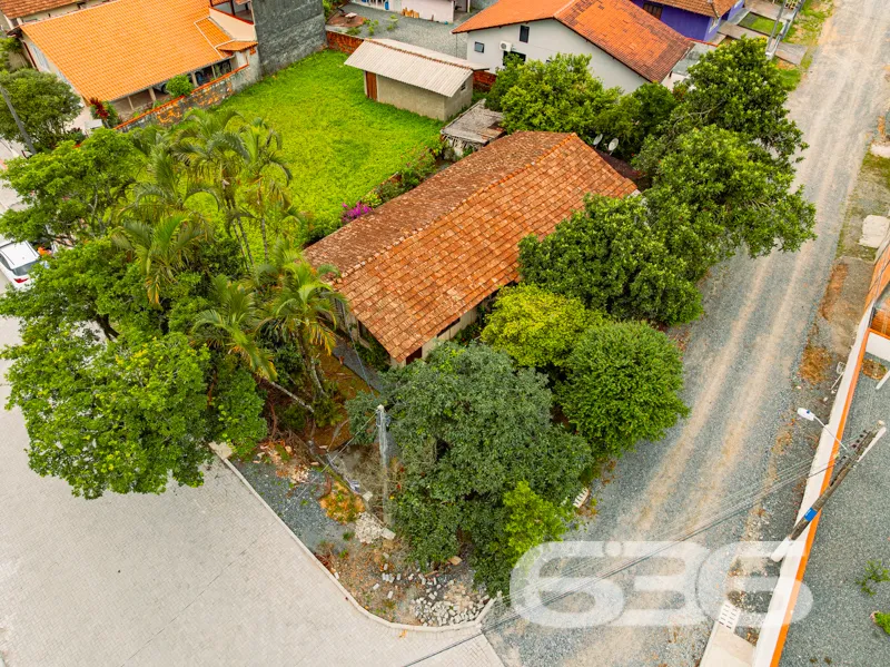 Terreno à venda no bairro São Marcos, Joinville, e