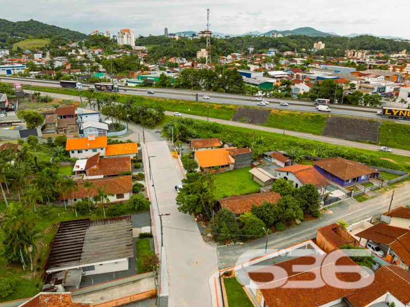 Terreno à venda no bairro São Marcos, Joinville, e