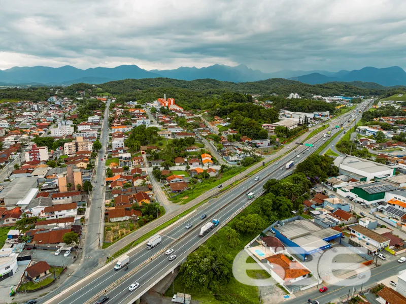 Terreno à venda no bairro São Marcos, Joinville, e
