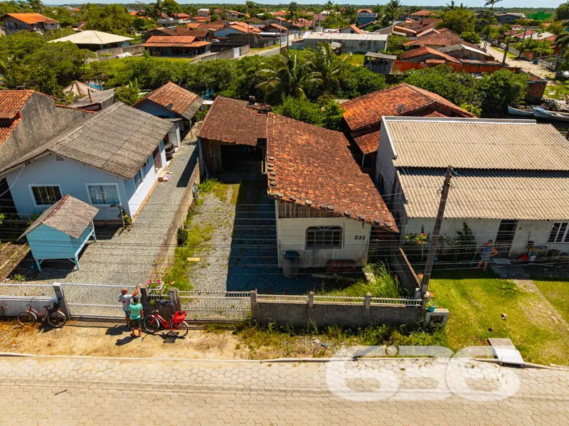 Casa à venda fundos para o rio no Centro, Balneári