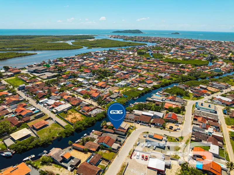 Casa à venda fundos para o rio no Centro, Balneári