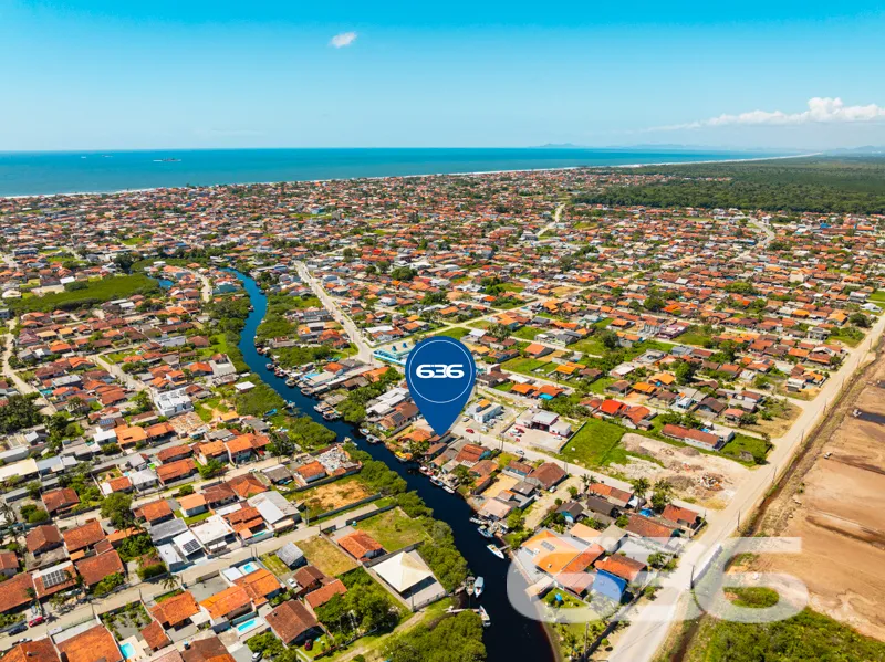Casa à venda fundos para o rio no Centro, Balneári