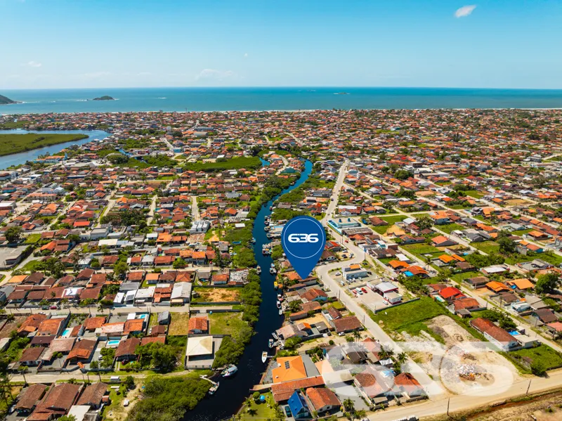 Casa à venda fundos para o rio no Centro, Balneári