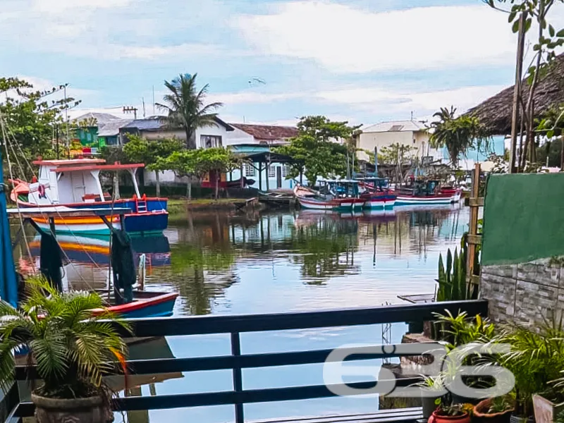 Sobrado à venda fundos para lagoa no Centro de Bal