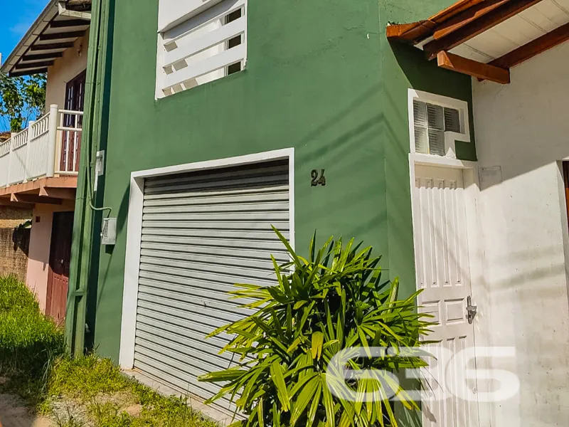 Sobrado à venda fundos para lagoa no Centro de Bal