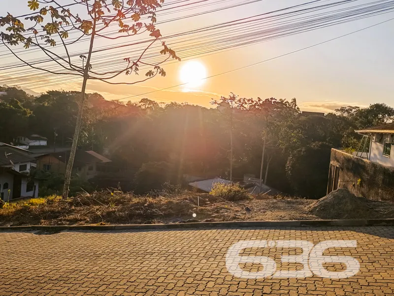 Terreno à venda no bairro Itaum em Joinville com m