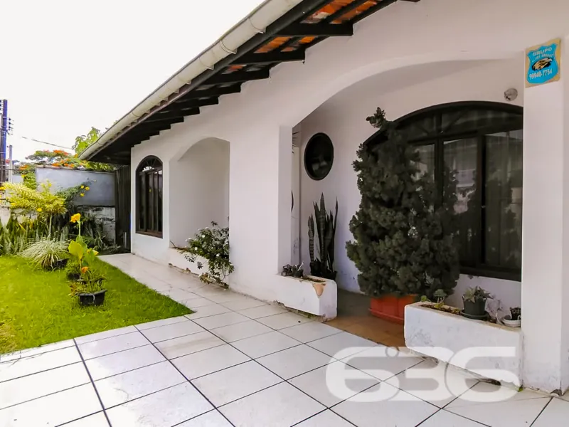 Residência à venda no bairro Guanabara, Joinville!