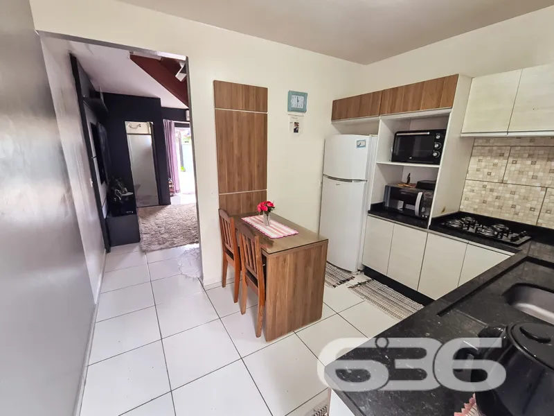 Sobrado Ă venda no bairro Espinheiros, Joinville.