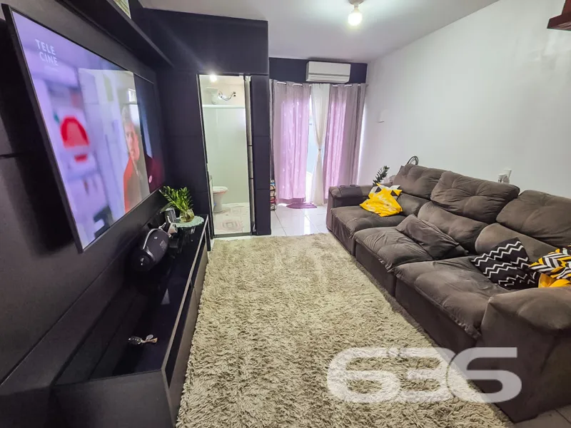 Sobrado Ă venda no bairro Espinheiros, Joinville.