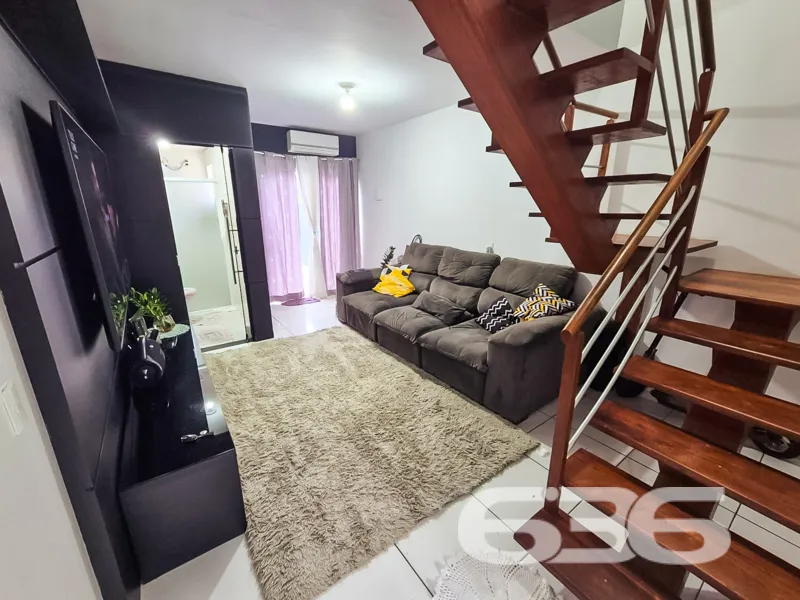 Sobrado Ă venda no bairro Espinheiros, Joinville.