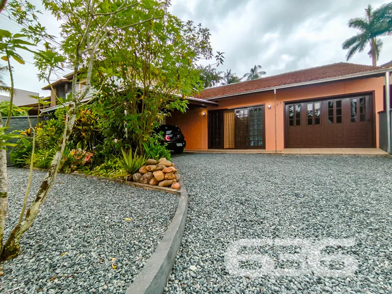 Casa Ă venda no bairro Costa e Silva em Joinville: