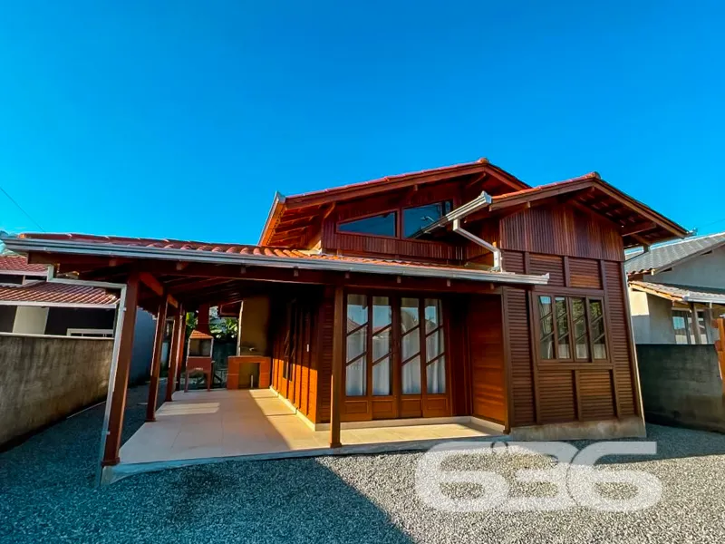 Casa à venda no encantador bairro de Ubatuba, São 
