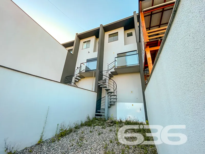 Sobrado à venda no bairro Anita Garibaldi em Joinv