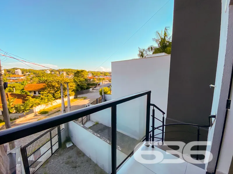 Sobrado à venda no bairro Anita Garibaldi em Joinv