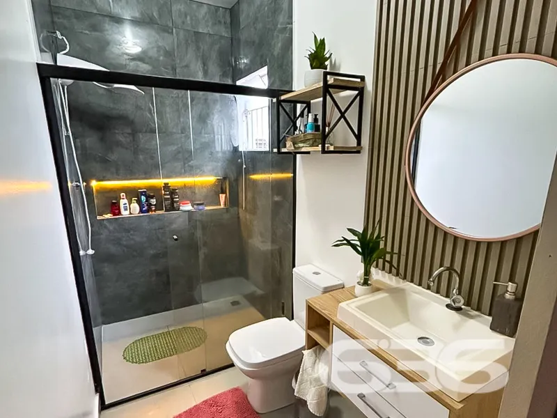 Sobrados à venda no bairro Espinheiros em Joinvill