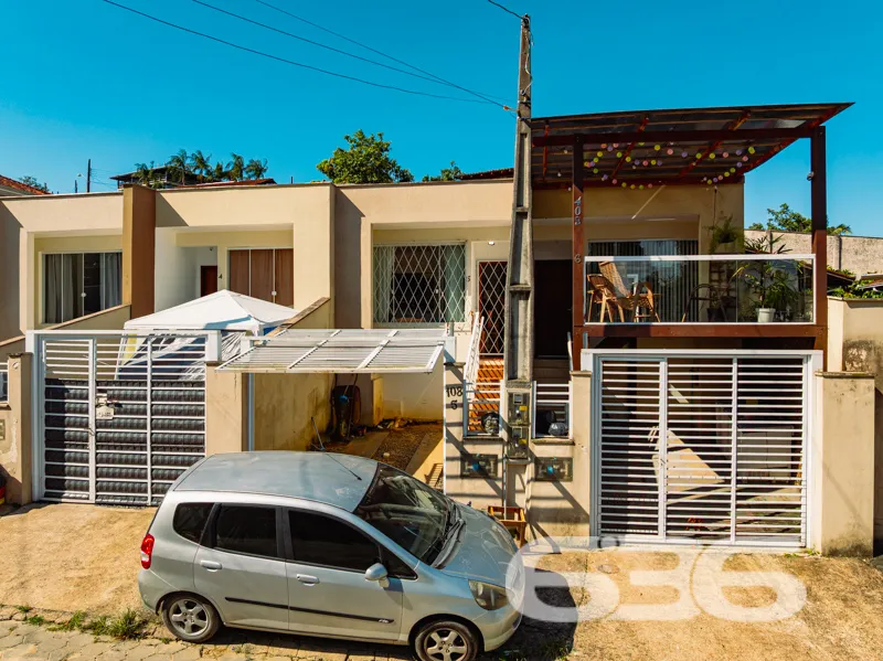 Casa à venda no Jarivatuba, Joinville, com diferen