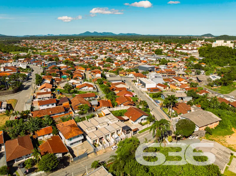 Casa à venda no Jarivatuba, Joinville, com diferen