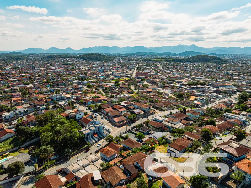 Casa à venda no Jarivatuba, Joinville, com diferen