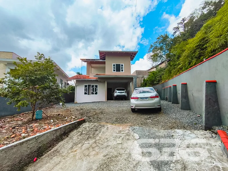 Casa à venda no bairro Itaum, Joinville | 439m² de