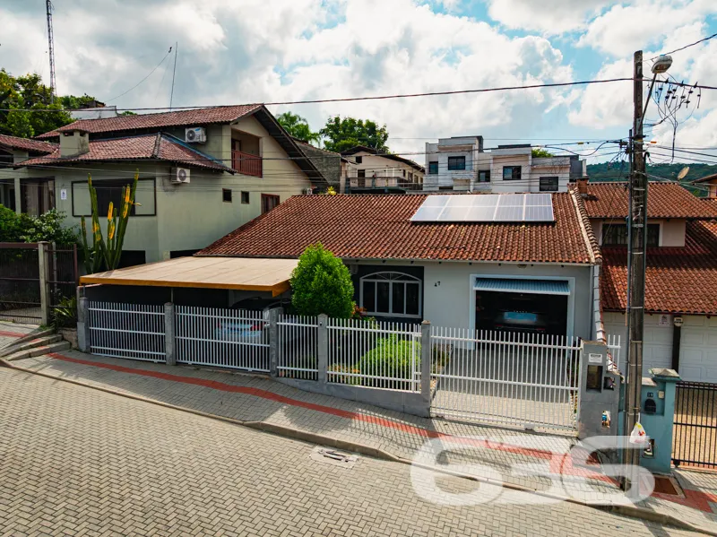Casa à venda no bairro Bom Retiro, Joinville | 3 q