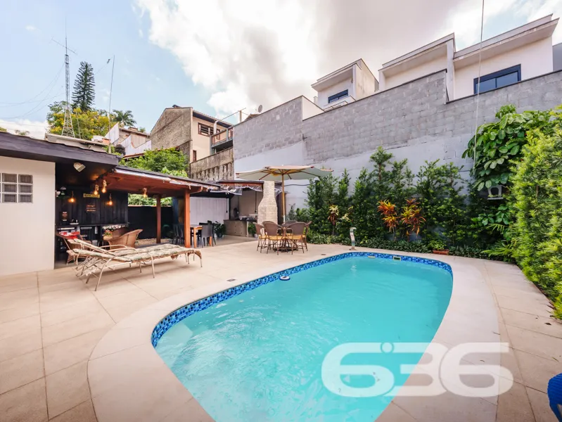 Casa à venda no bairro Bom Retiro, Joinville | 3 q