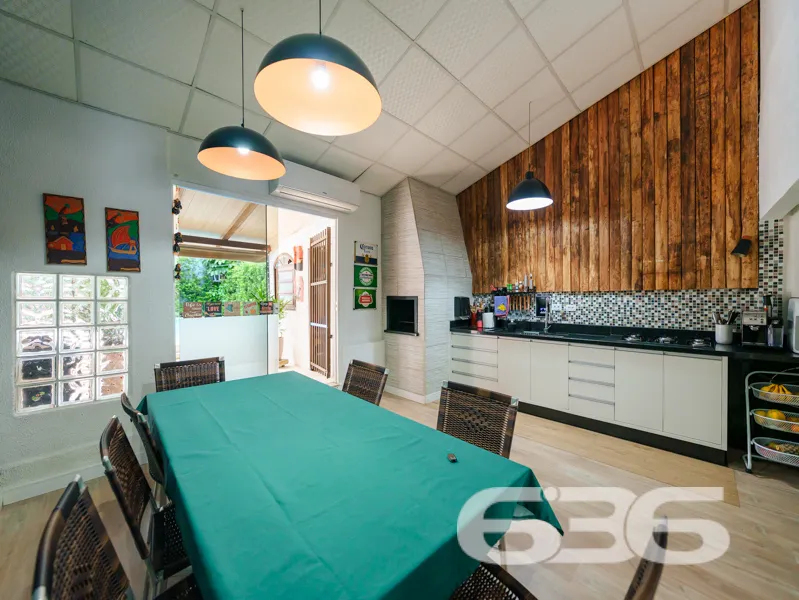 Casa à venda no bairro Bom Retiro, Joinville | 3 q