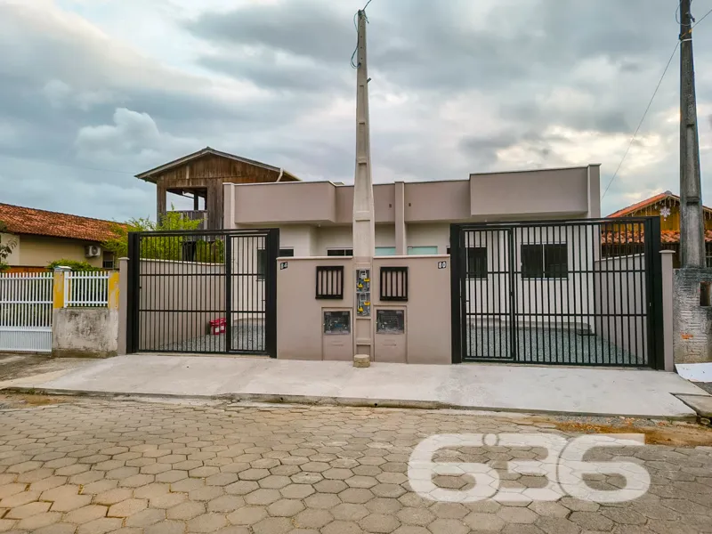Sobrado geminado à venda no bairro Itinga, em Araq