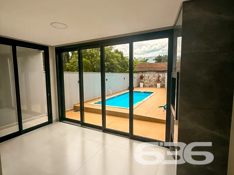 Sobrado à venda no América, Joinville | 3 quartos 