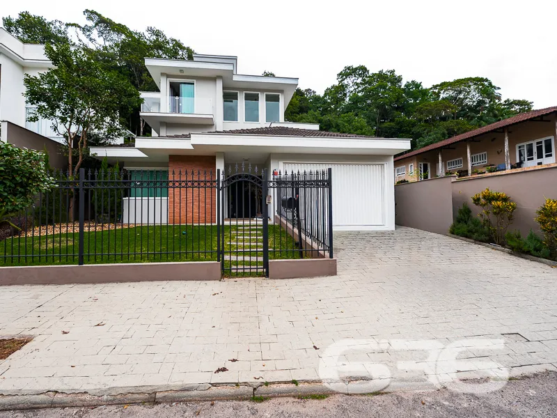 Sobrado à venda no São Marcos, Joinville | 4 quart
