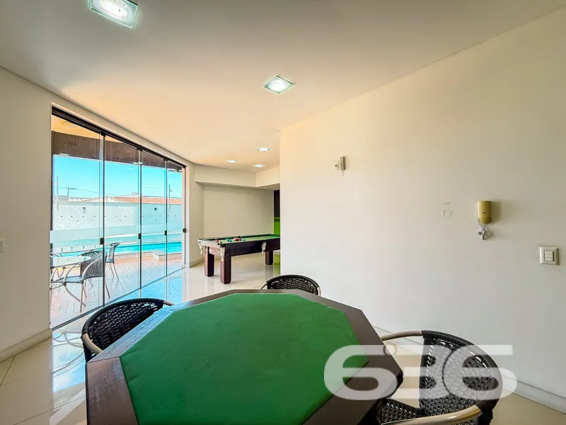 AMPLO APARTAMENTO COM SUĆTE + 2 QUARTOS NO BAIRRO