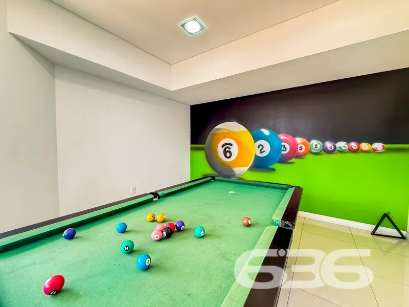 AMPLO APARTAMENTO COM SUĆTE + 2 QUARTOS NO BAIRRO