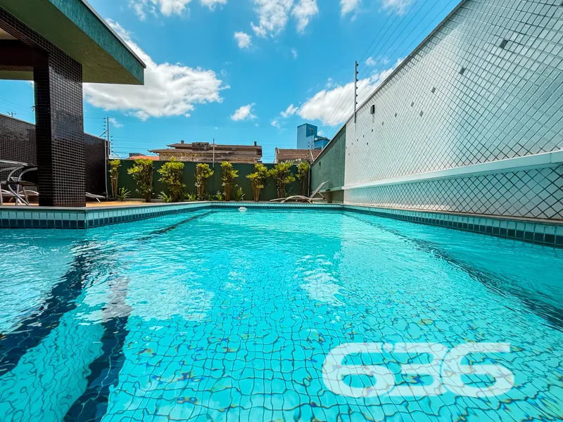 AMPLO APARTAMENTO COM SUĆTE + 2 QUARTOS NO BAIRRO