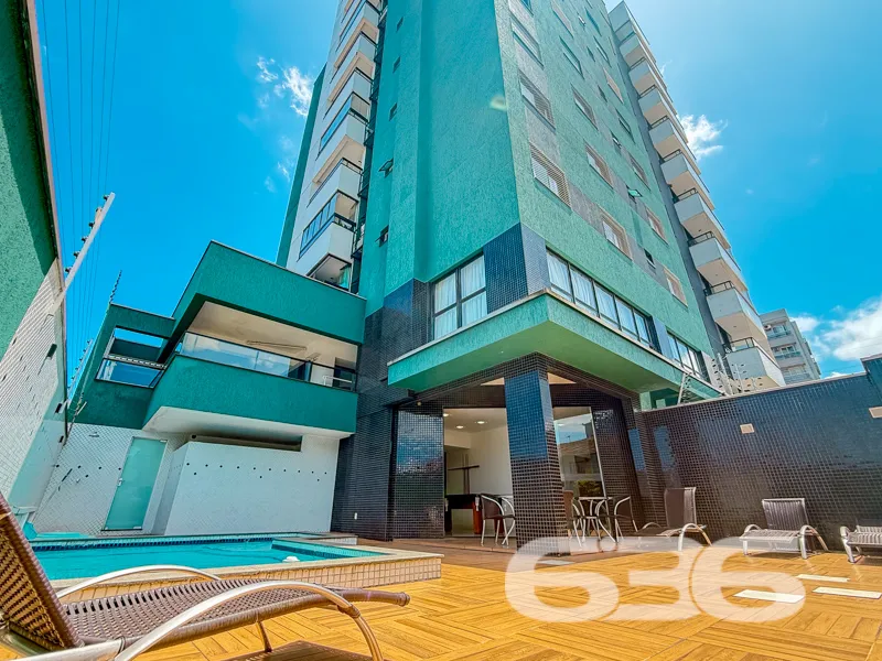 AMPLO APARTAMENTO COM SUĆTE + 2 QUARTOS NO BAIRRO