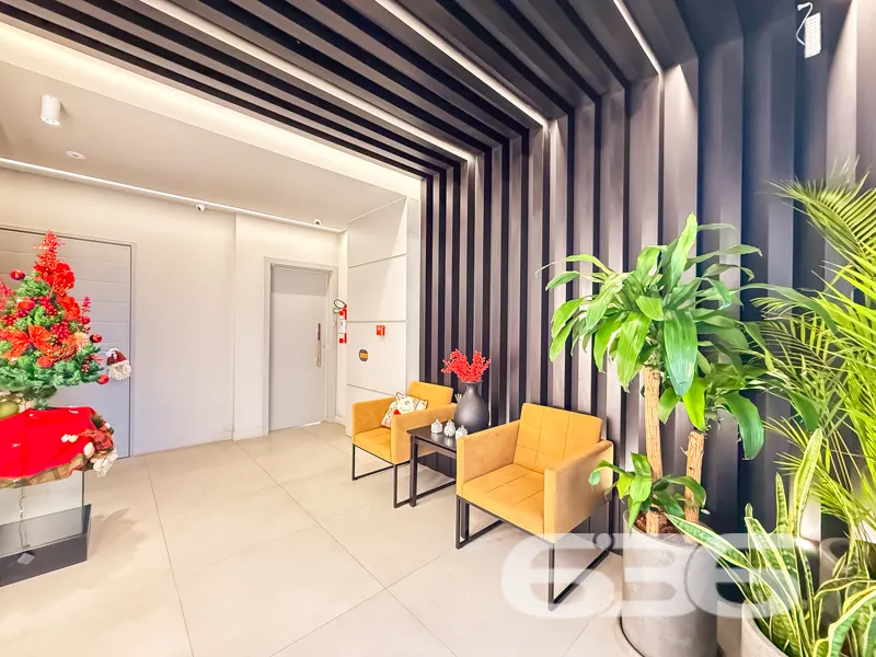 AMPLO APARTAMENTO COM SUĆTE + 2 QUARTOS NO BAIRRO