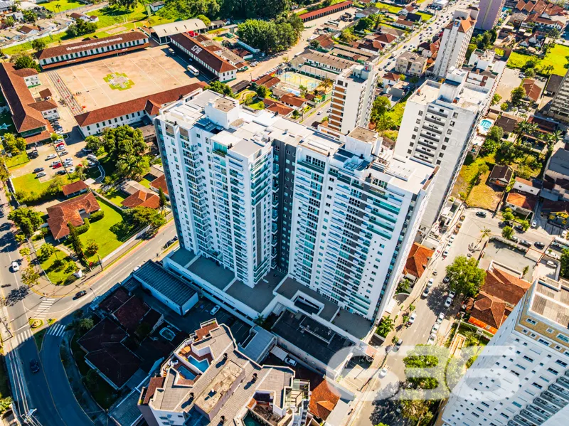 APARTAMENTO DE LUXO EM FRENTE AO 62º BATALHÃO DE I