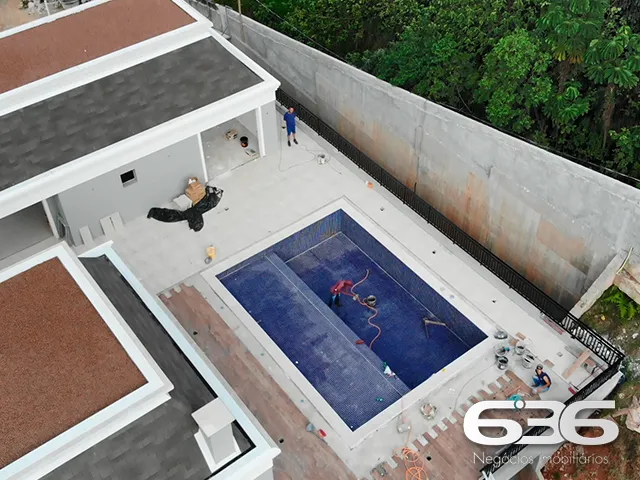 COBERTURA PLANA ALTO PADRÃO NO COSTA E SILVA – EXC