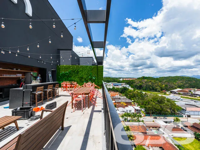 Descubra o Excepcional: Cobertura Plana no Coração